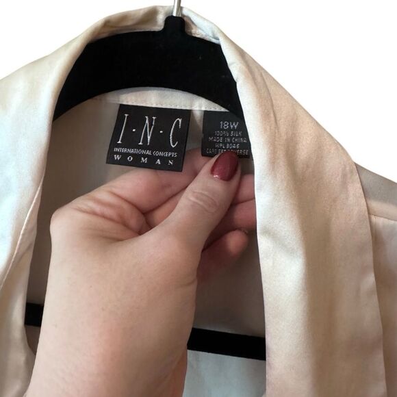INC- Women’s Cream Button Down 100% Silk Pintuck French Cuff Blouse, Plus 18W - Picture 3 of 11